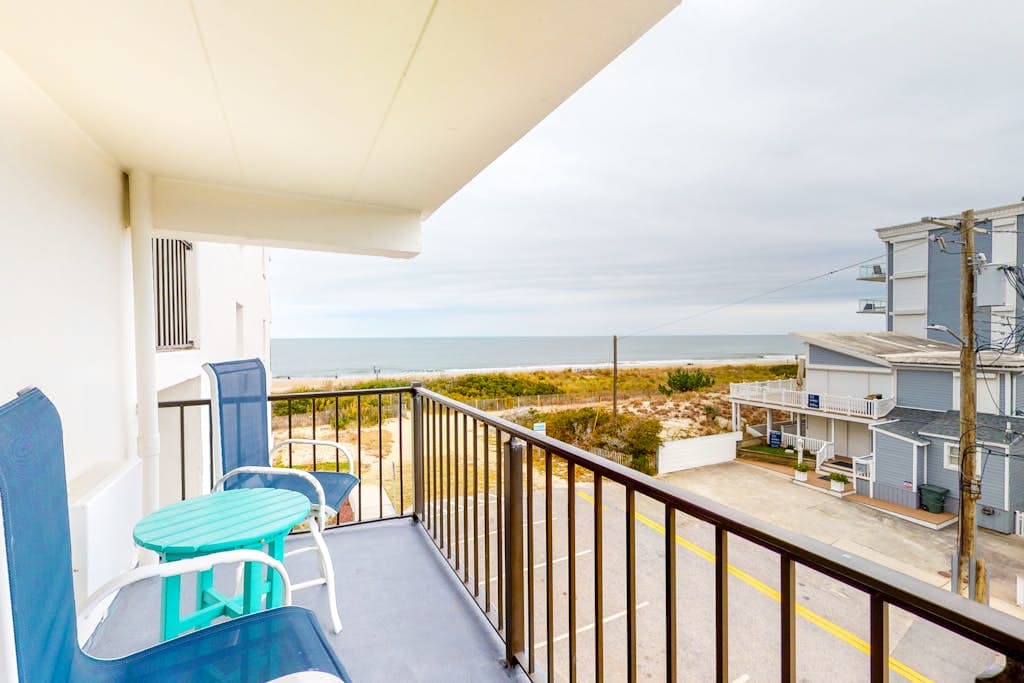 Ocean Block Condo Steps from the Beach with Side Ocean View, Balcony & WiFi