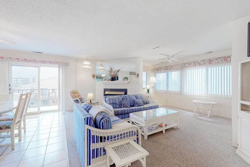Shoreline Stepper with Balcony, Free WiFi, Central AC & washer & dryer
