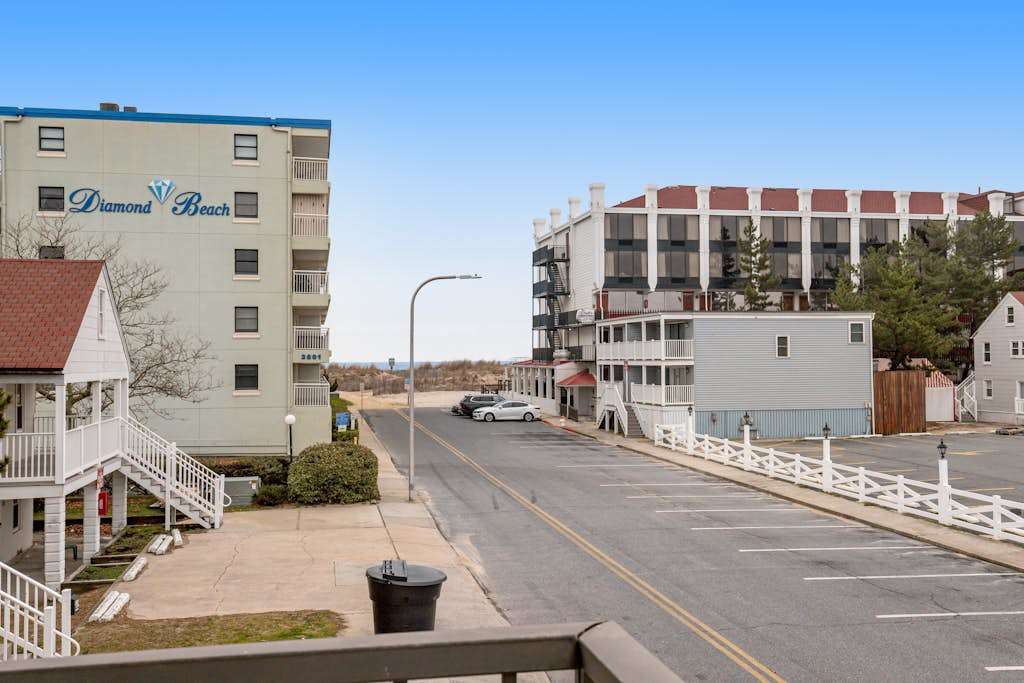 Bright, sunny condo with ocean and bay views in walkable Midtown location