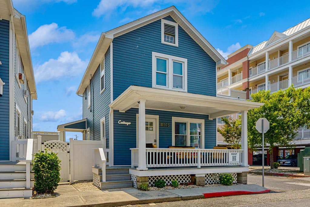 Walk Everywhere - Cute Coastal Cottage - Alfresco Dining, Outdoor Shower & Porch