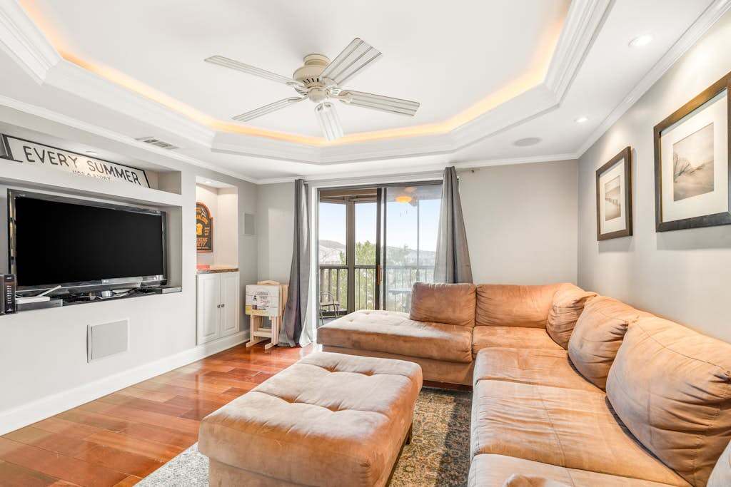 Water View Condo with Patio, Central AC, washer & dryer, Full Kitchen, & Free WiFi
