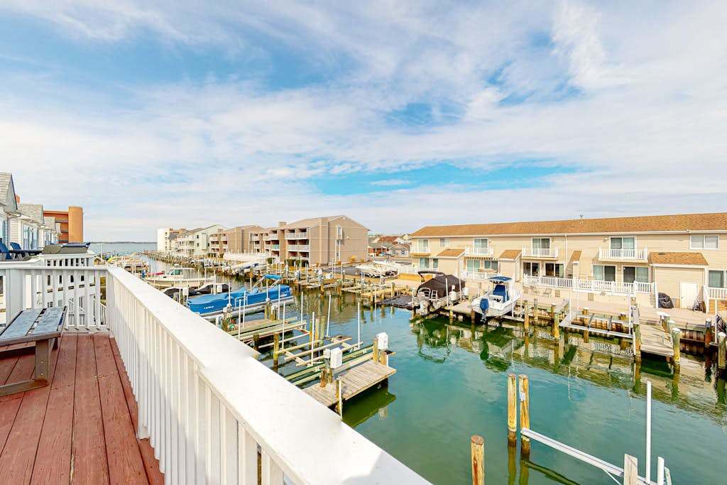 Canal-front condo with water view, balcony & central AC - dog-friendly