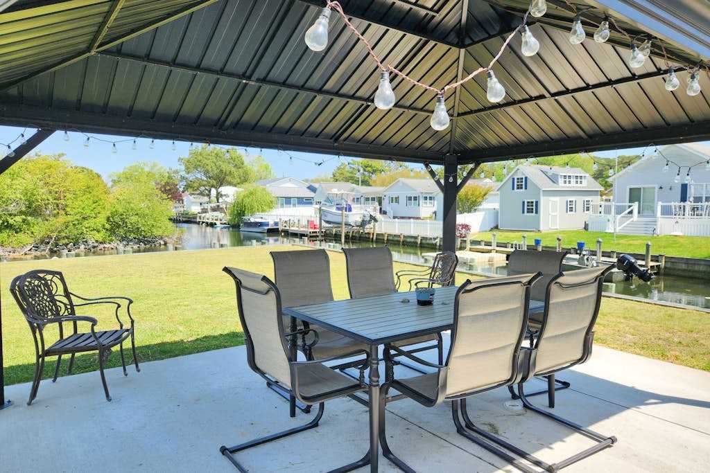 Canal-front home with fast WiFi, central ac, and private dock