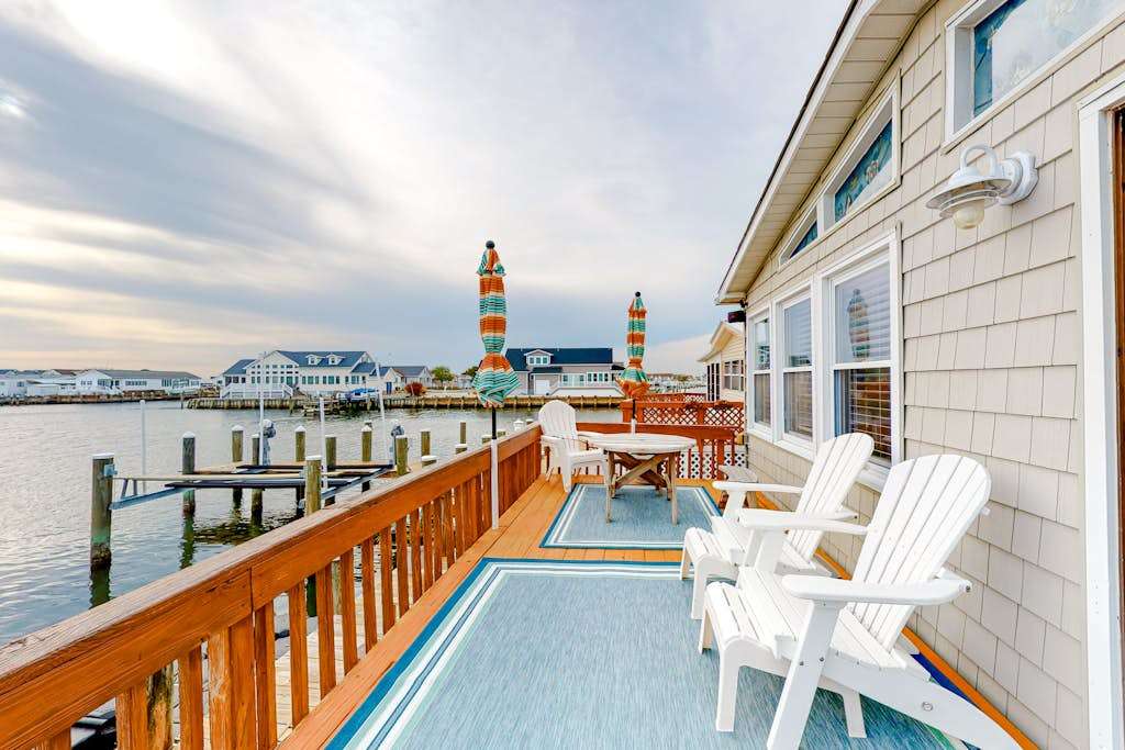 Canal front home with free WiFi, deck, private dock, shared pool & tennis