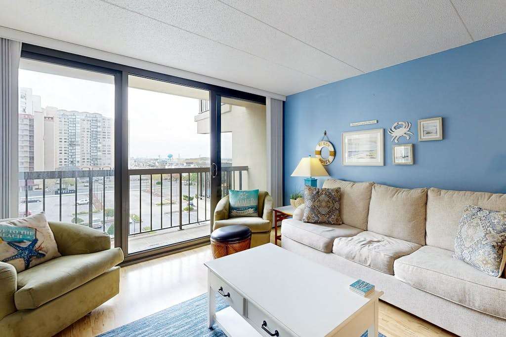Beachfront resort condo with ocean views, balcony, pool & central AC