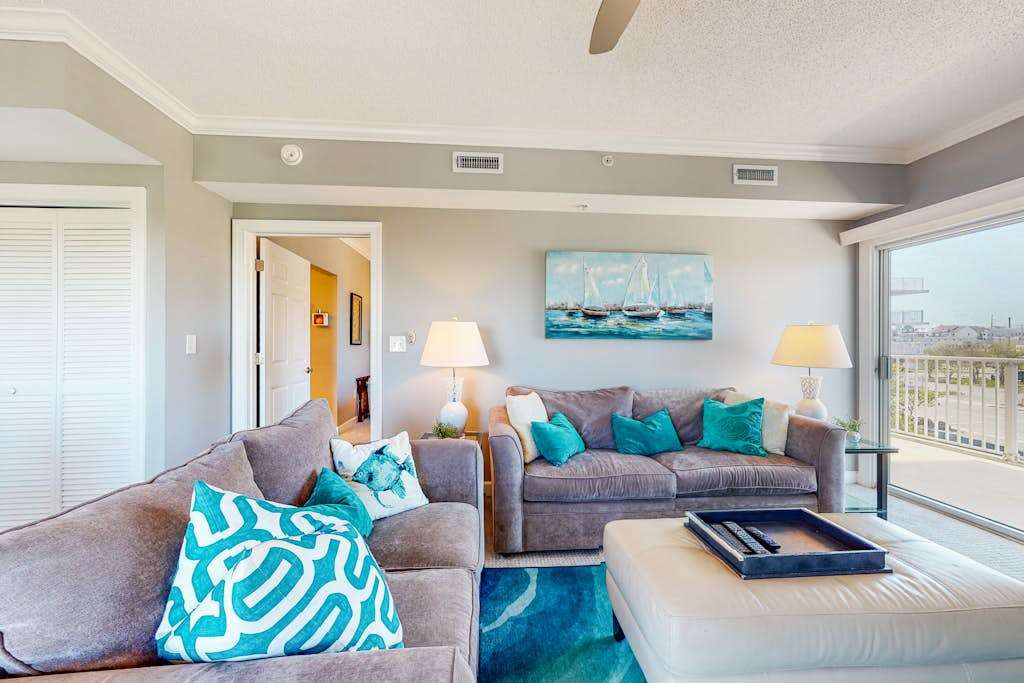2nd-floor condo with wraparound balcony & pool - across street from Northside Park