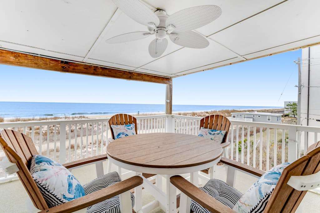 Oceanfront condo with large balcony, beach access, & washer & dryer - great view
