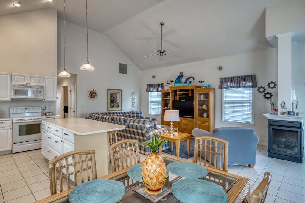 Spacious, dog-friendly home with shared pool & a playground - great for families