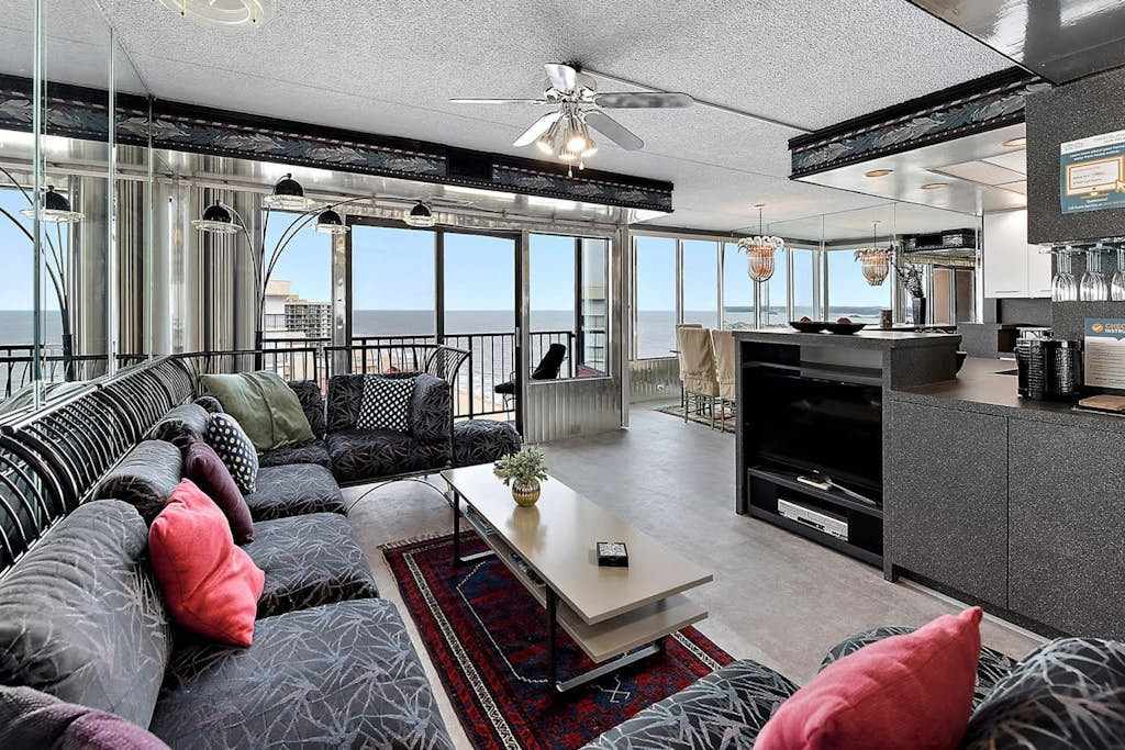 20th-floor beachfront condo with ocean views, indoor & outdoor pools, & gym
