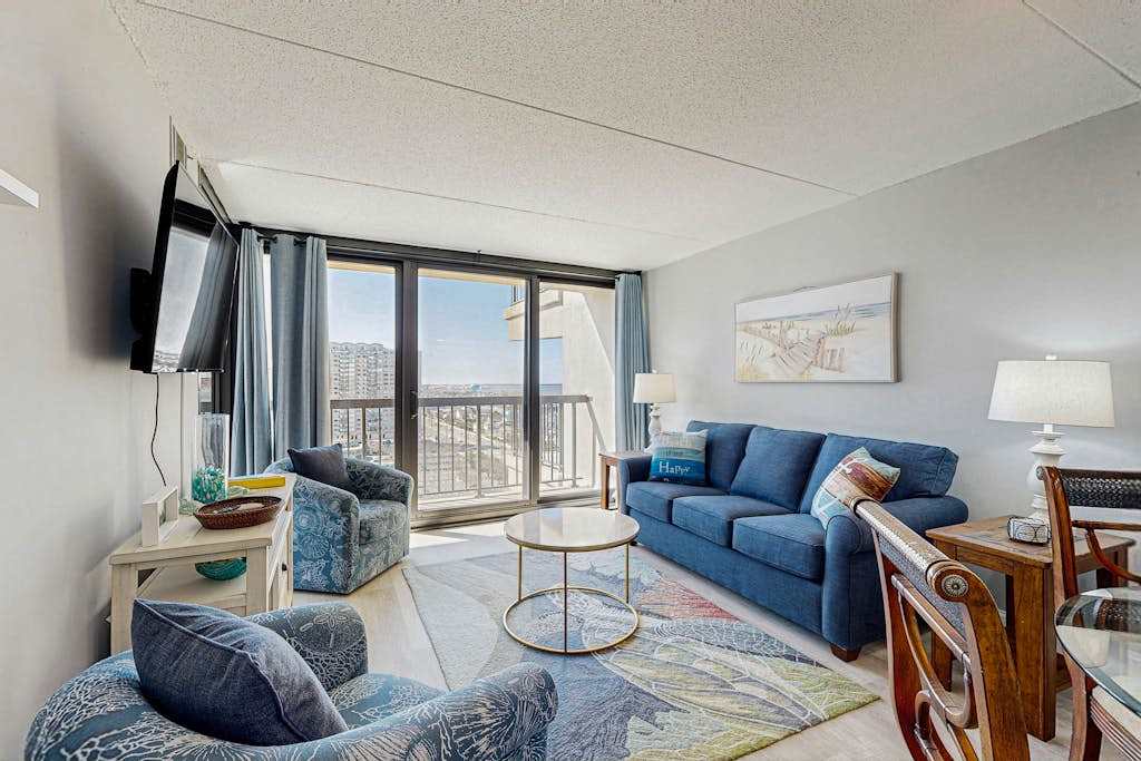 Oceanfront, 13th-floor condo with pools, saunas, gym, tennis & game room