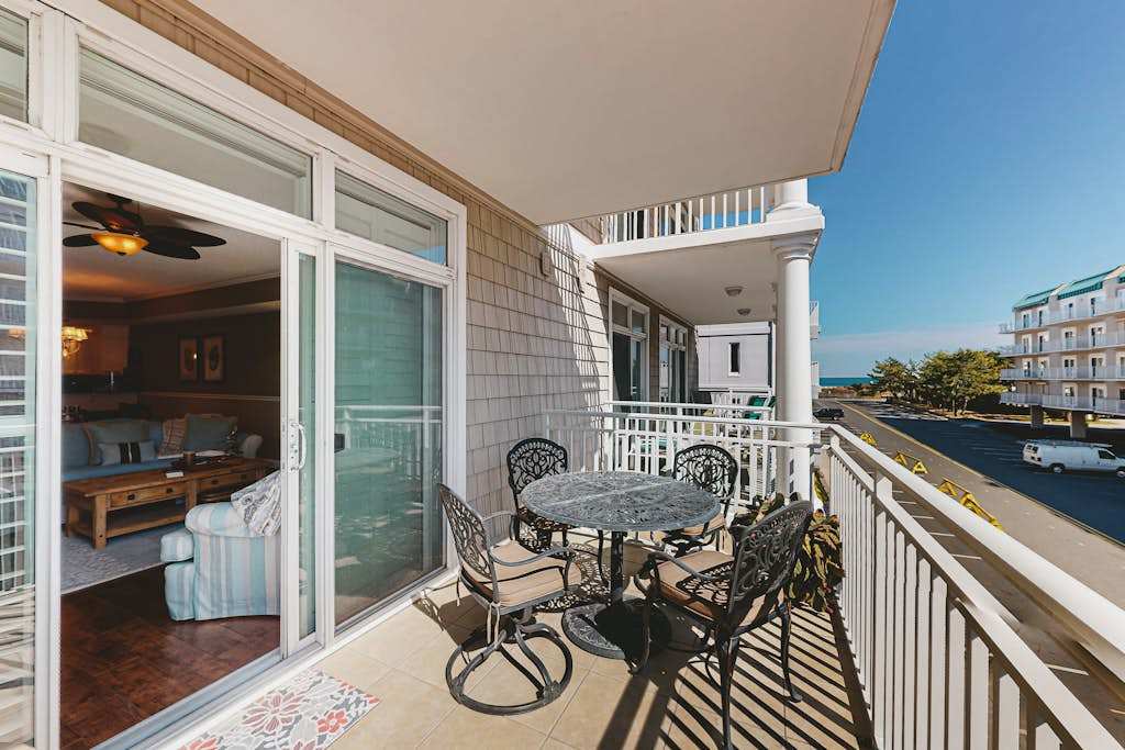 2nd-floor condo near the beach with pool, balcony, gym, fireplace, & jetted tub
