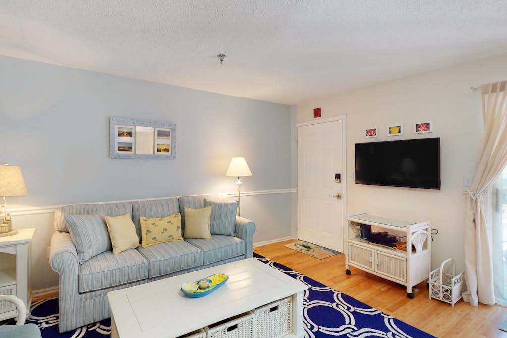 Serene condo with central AC, deck & washer & dryer - near golf