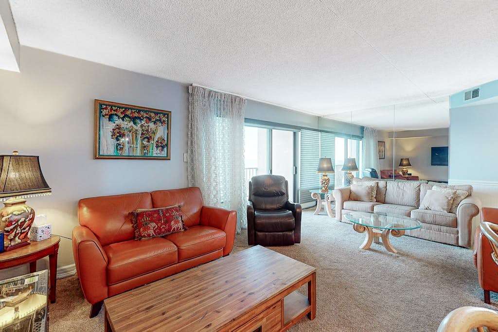Oceanfront, 19th-floor condo with indoor pool, saunas, gym, tennis & game room