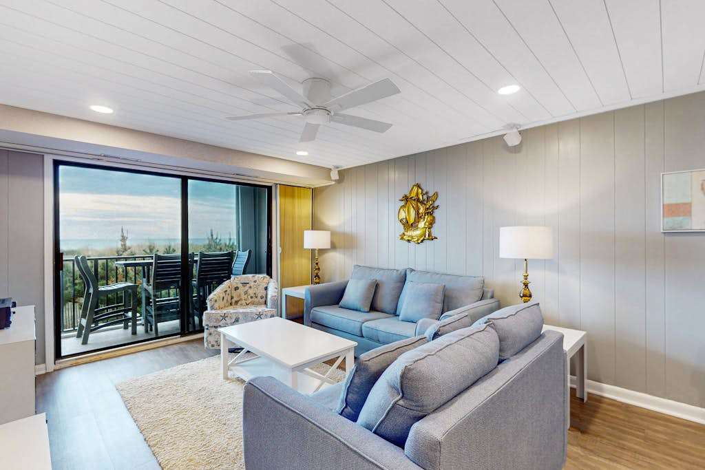 81 Beach Hill 209