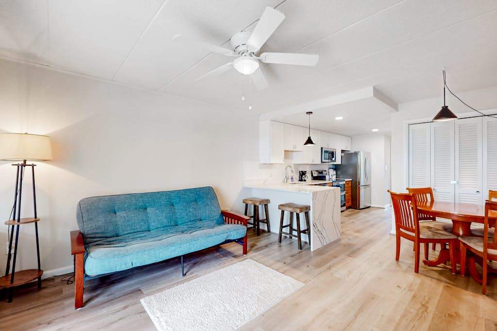 Cozy 1-bedroom condo steps from the beach, perfect for a seaside retreat