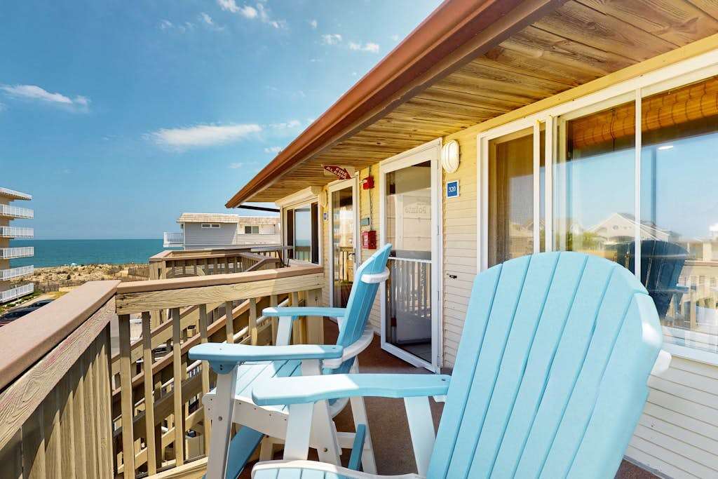 Charming Condo with Stunning Views and Family-Friendly Amenities