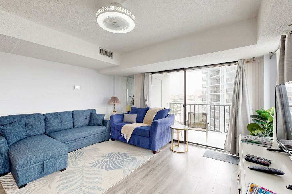 Newley remodeled Condo-1 block from the beach with pool access, & scenic balcony