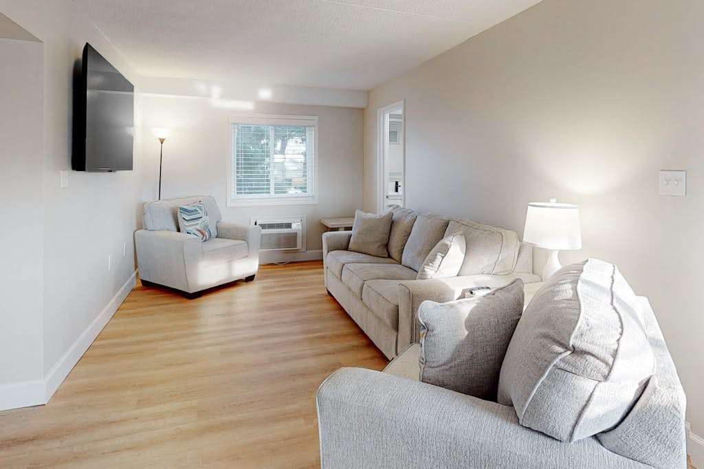 Fully updated, spacious, 2nd-floor condo, washer & dryer, central AC, & WiFi - near beach