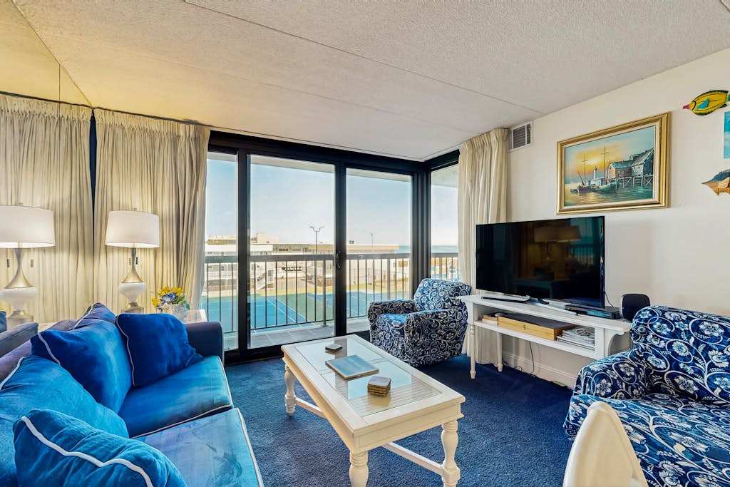 Beach condo with balcony, indoor & outdoor pools, game room & gym