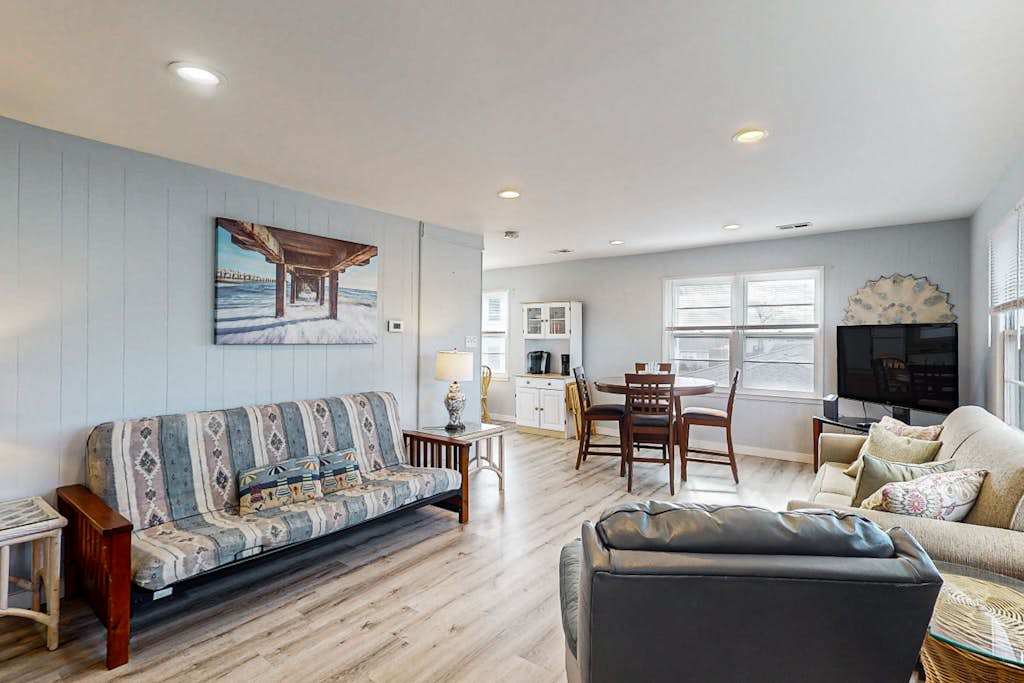 Retreat on Robin, a short walk to beach, boardwalk & parks