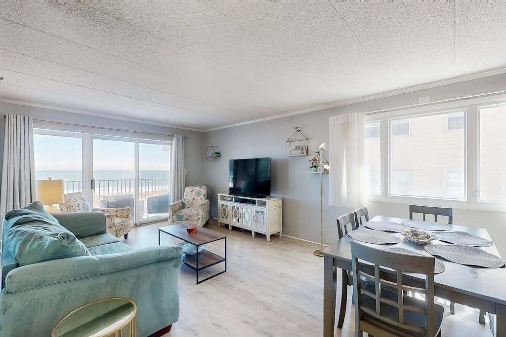 Oceanfront Condo with Balcony, Beach Access, Central AC, WiFi & washer & dryer