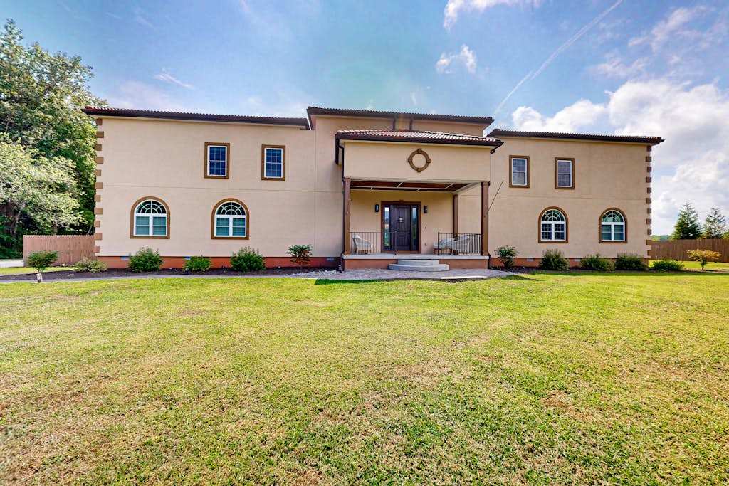 3 Ladies Estate