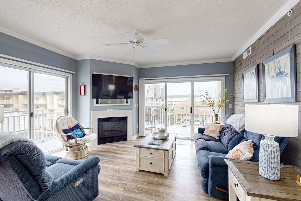 Sunny condo by the beach with balcony, full kitchen, washer & dryer, & outdoor pool