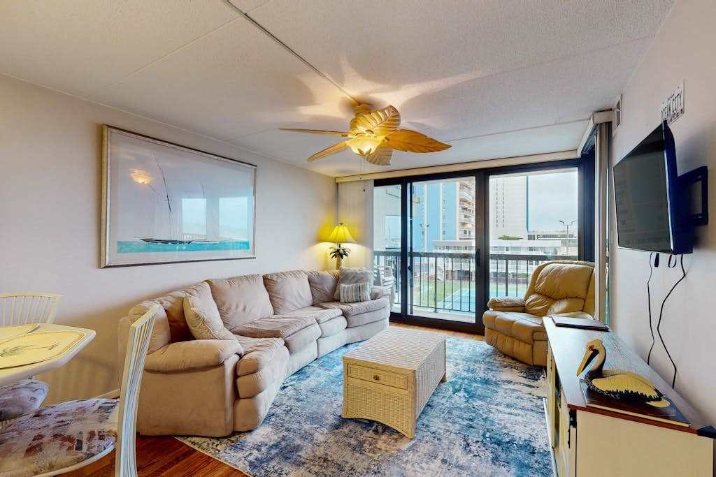 Charming beachfront resort condo with ocean views, balcony, pools, tennis, washer & dryer & AC