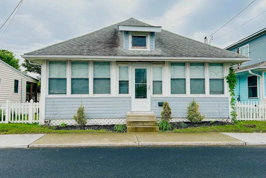 Cute Ocean City single family home with Central AC & washer & dryer