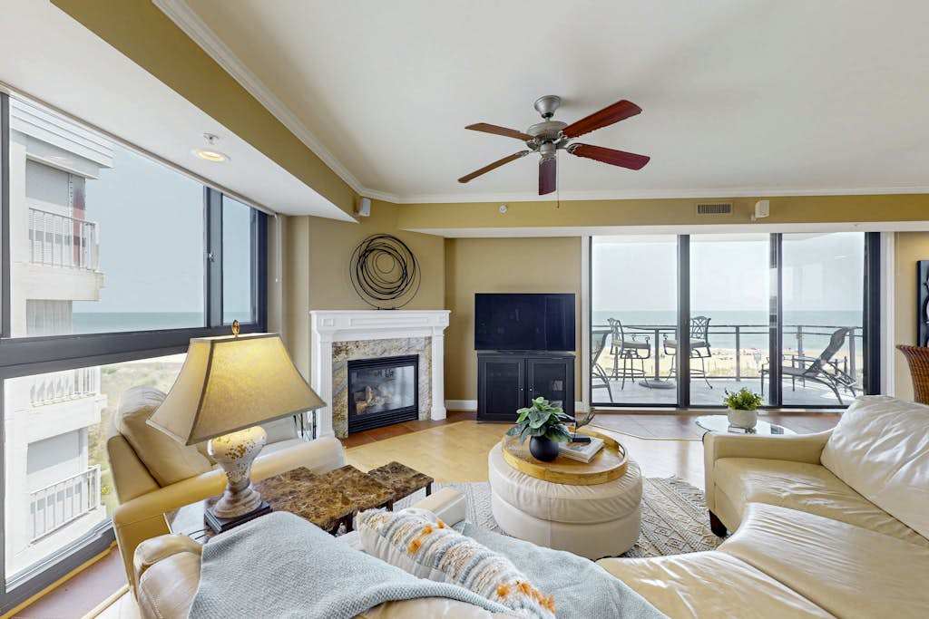 Luxurious Ocean Front Condo with Beach Access, Central AC & Gas Fireplace