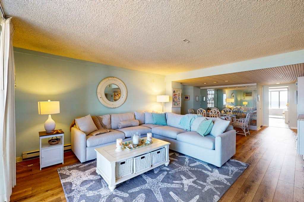 Beachfront Coastal Retreat washer & dryerirect Beach Views, Shared Pool, Balcony, WiFi & AC