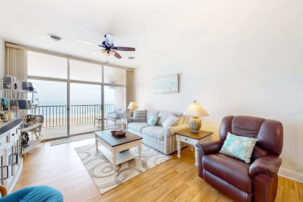Spacious Oceanfront - condo on the Boardwalk with balcony, WiFi, washer & dryer & AC
