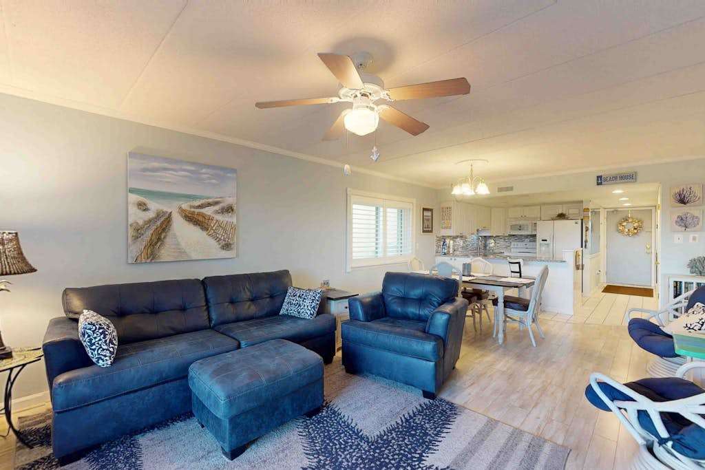 Sunny Beach Front Condo with Beach Access, Private patio, washer & dryer, AC & full kitchen