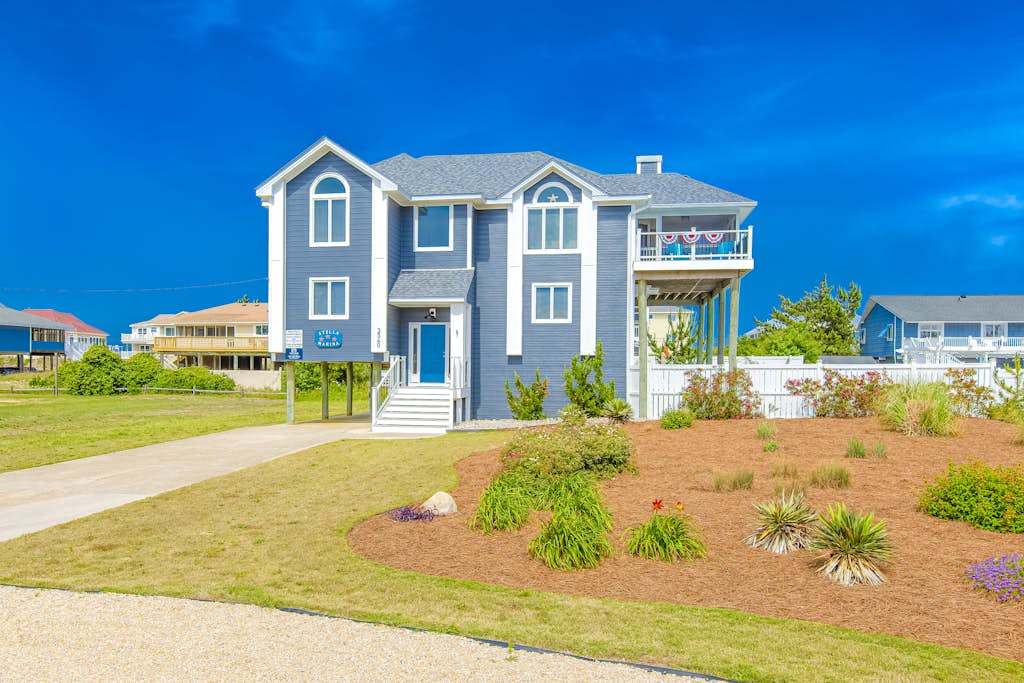Beautiful oceanside home with pool, beautiful decor, WiFi, washer & dryer, AC