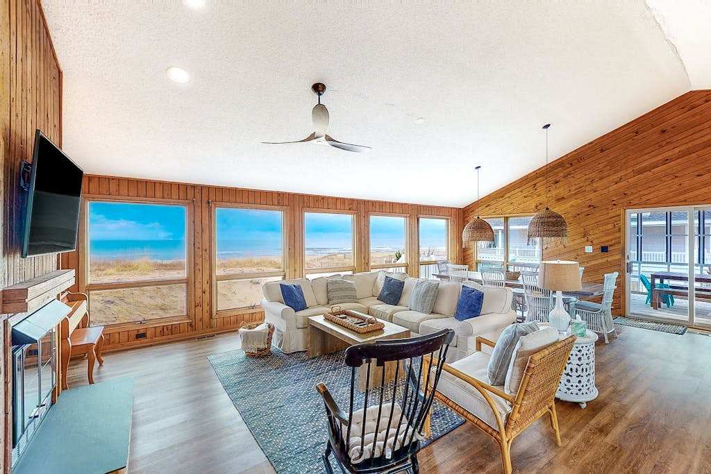 Nautical Dream, redecorated oceanfront home with incredible views and decks