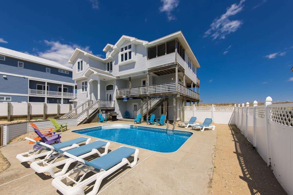 Inviting oceanfront home with amazing views, private pool & deck
