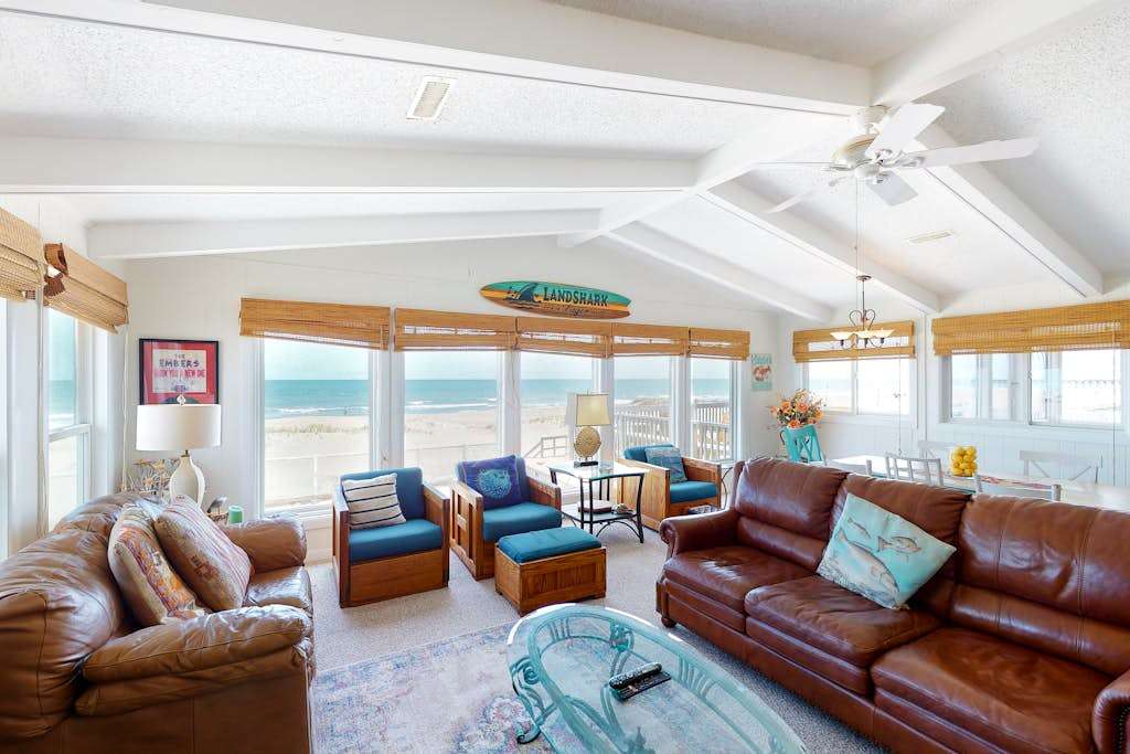 Oceanfront home with private pool, beautiful views, WiFi, central AC, private washer & dryer