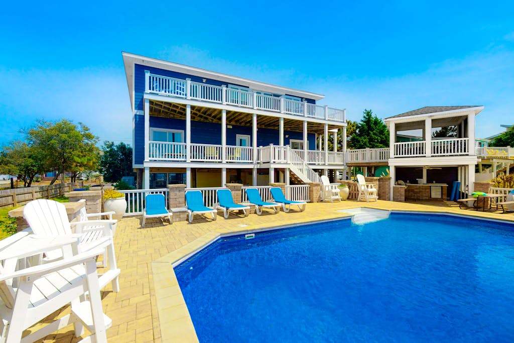 Dog-friendly home on the bay with private hot tub & pool, central AC, WiFi, washer & dryer