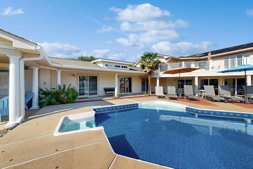8 bedroom, 7 full & half baths, Luxury Beach House with private pool & hot tub