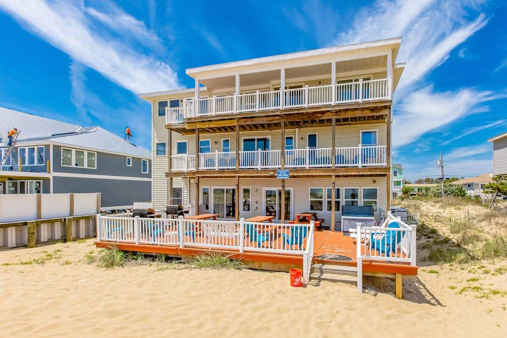 Lovely house near Sandbridge Beach - decks with stunning ocean views & hot tub