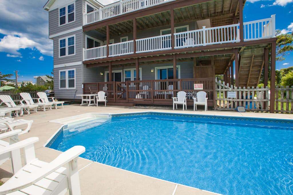 9BR home with private pool, hot tub & 4 min to beach, free WIFI