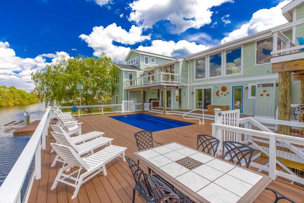 Attractive canal-front home with private pool, WiFi, washer & dryer, central AC, deck