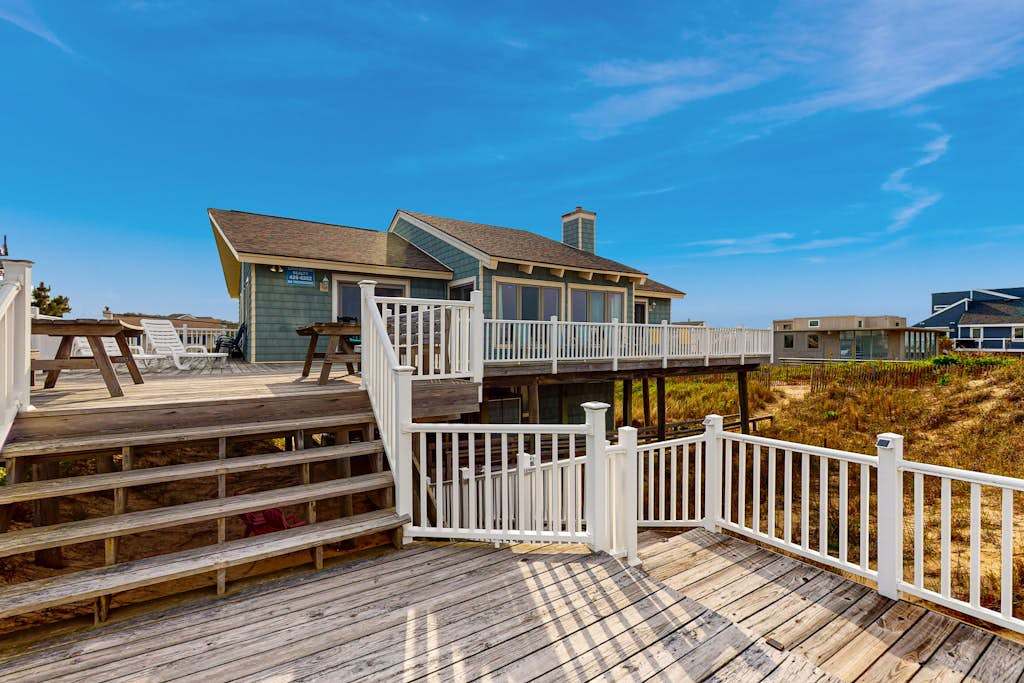 Oceanfront home with ocean views, WiFi, central AC, balcony, deck, washer & dryer