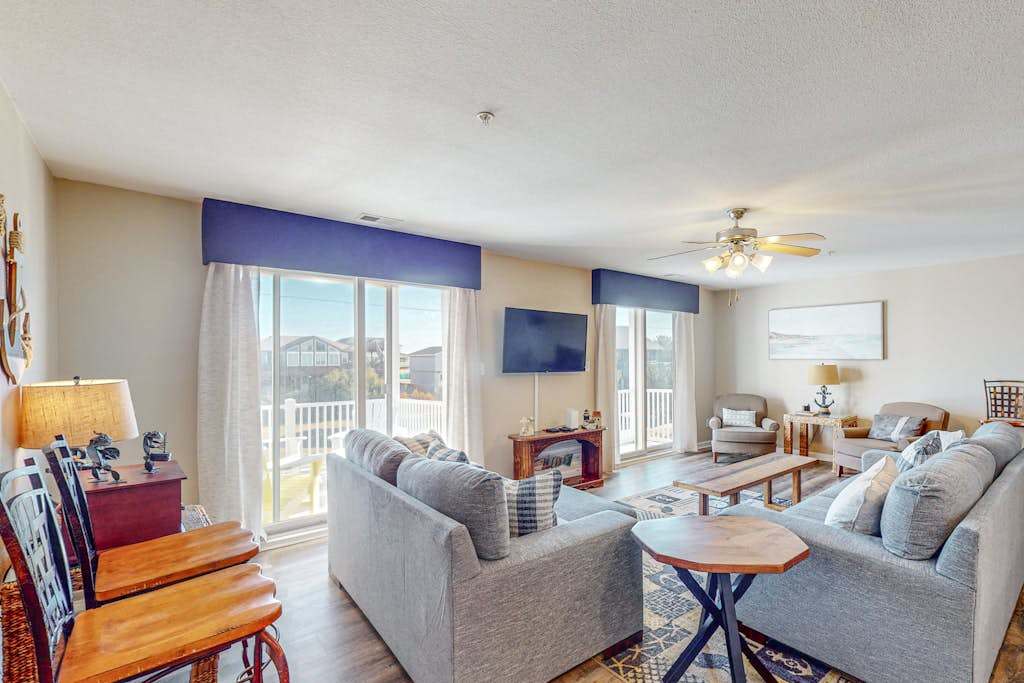 Sunny Condo Near the Ocean with Shared Outdoor Pool, Central AC, Private washer & dryer