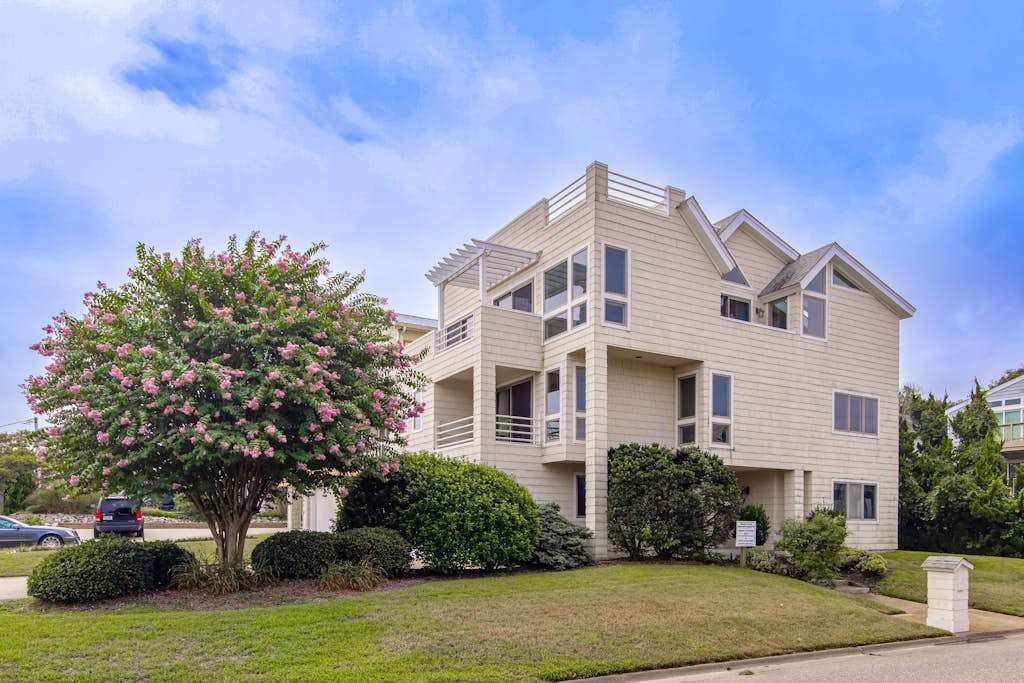 Ocean-view home that is within a 2 minute walk to the beach with rooftop deck