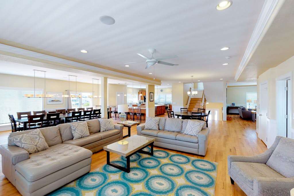 Oceanfront home with elevator, private outdoor pool & hot tub - wedding-friendly