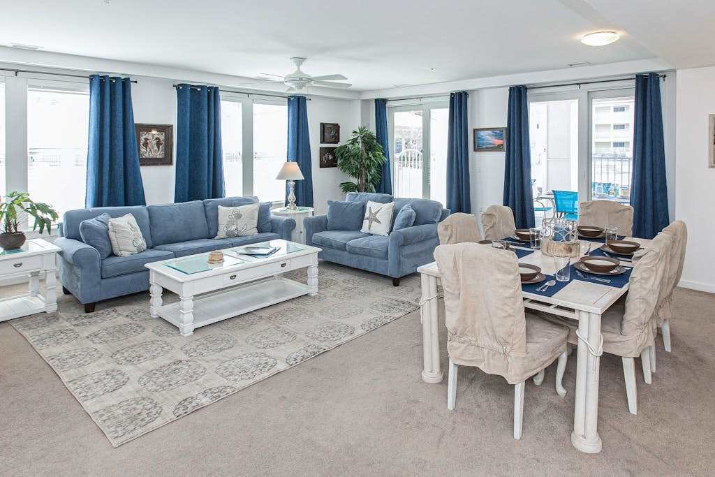 1st-floor condo with balcony, washer & dryer, outdoor pool, gym & grills