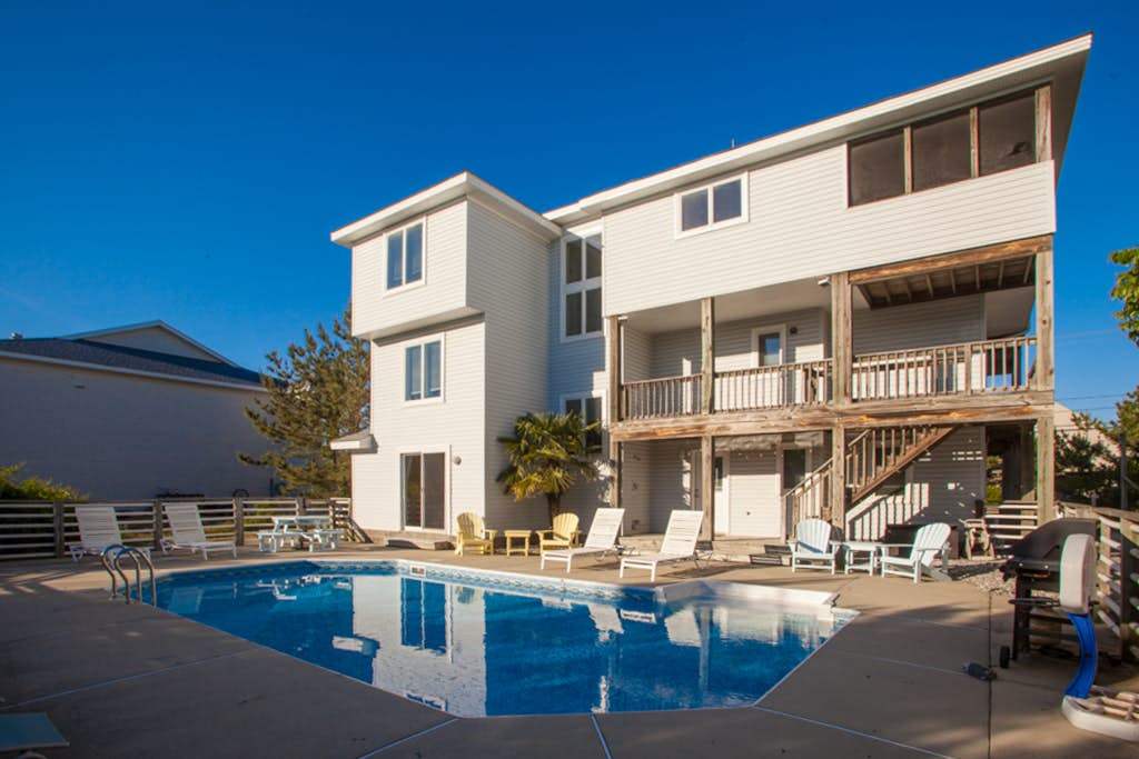 Sunlit 3-story home with private in-ground pool, balcony, washer & dryer