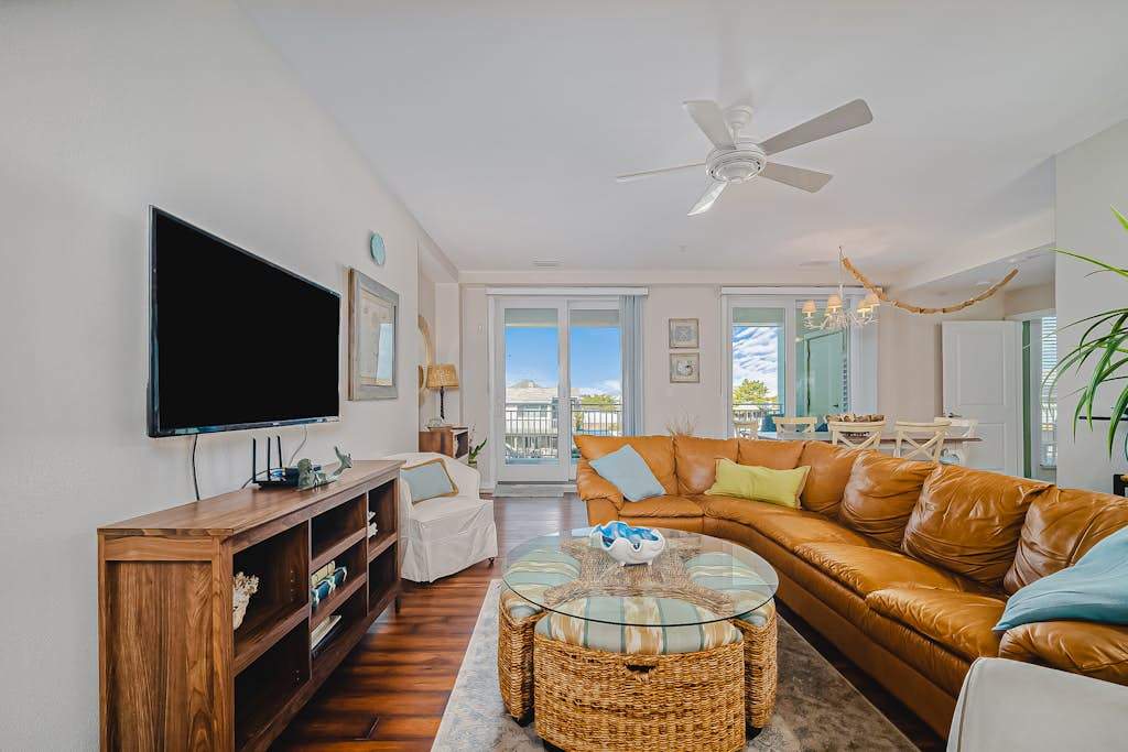 Condo near the beach & pool with 2 balconies & central AC
