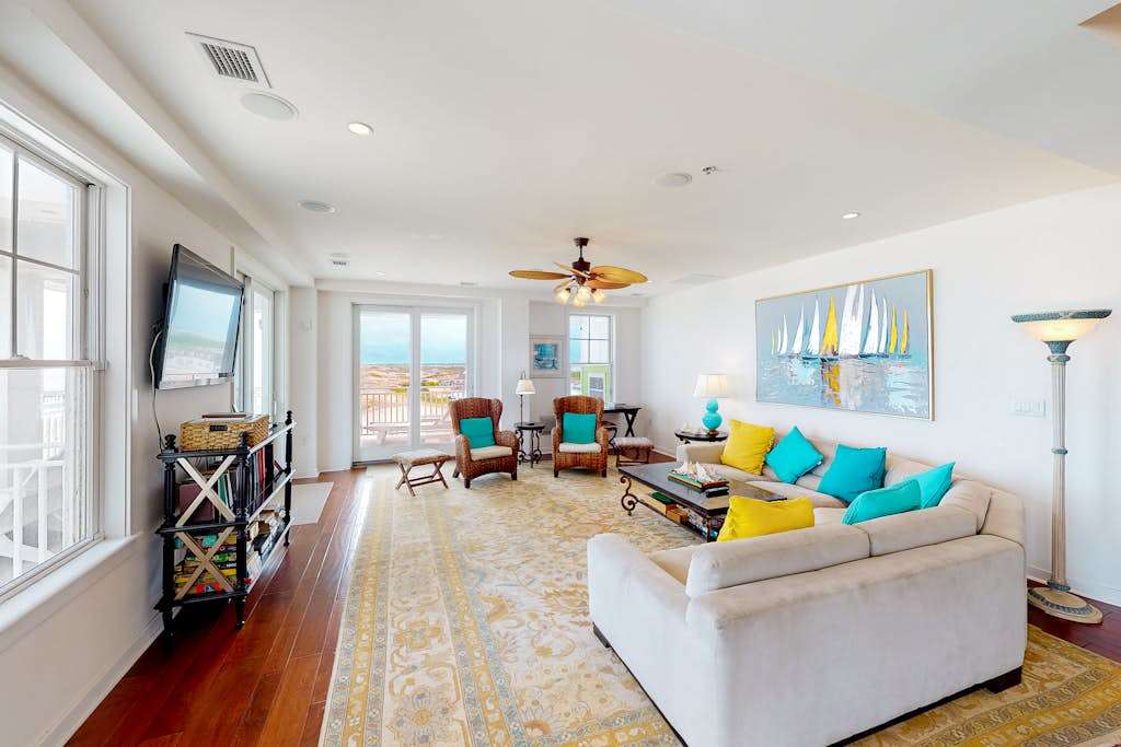 Oceanfront corner penthouse with sunrise & sunset views, three pools, & two gyms